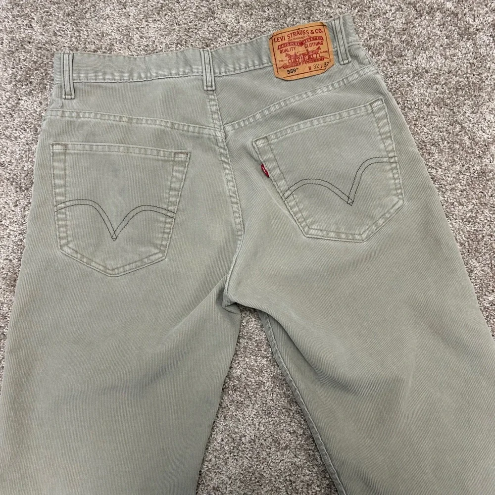 Levi's Relaxed Straight 559 Corduroy Pants Men Size 32x32 Vintage y2k Beige